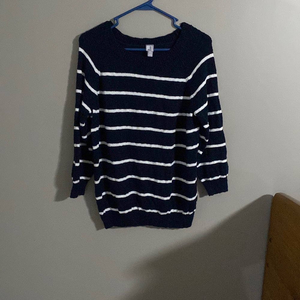 Junior girl’s navy sweater